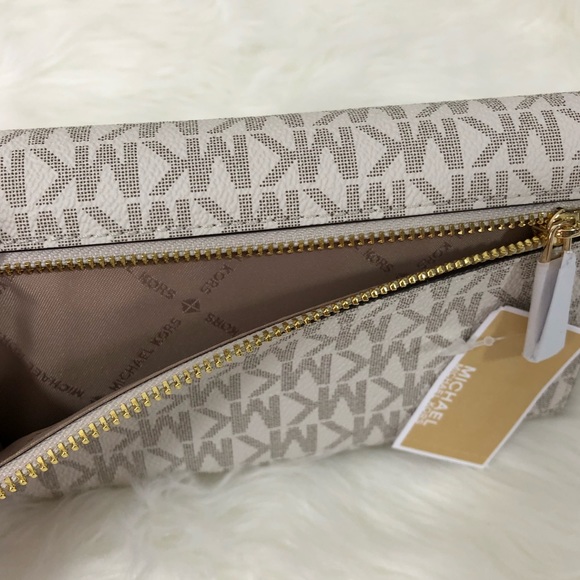 ❗️Sold❗️Michael Kors Large Trifold Wallet - Picture 8 of 8